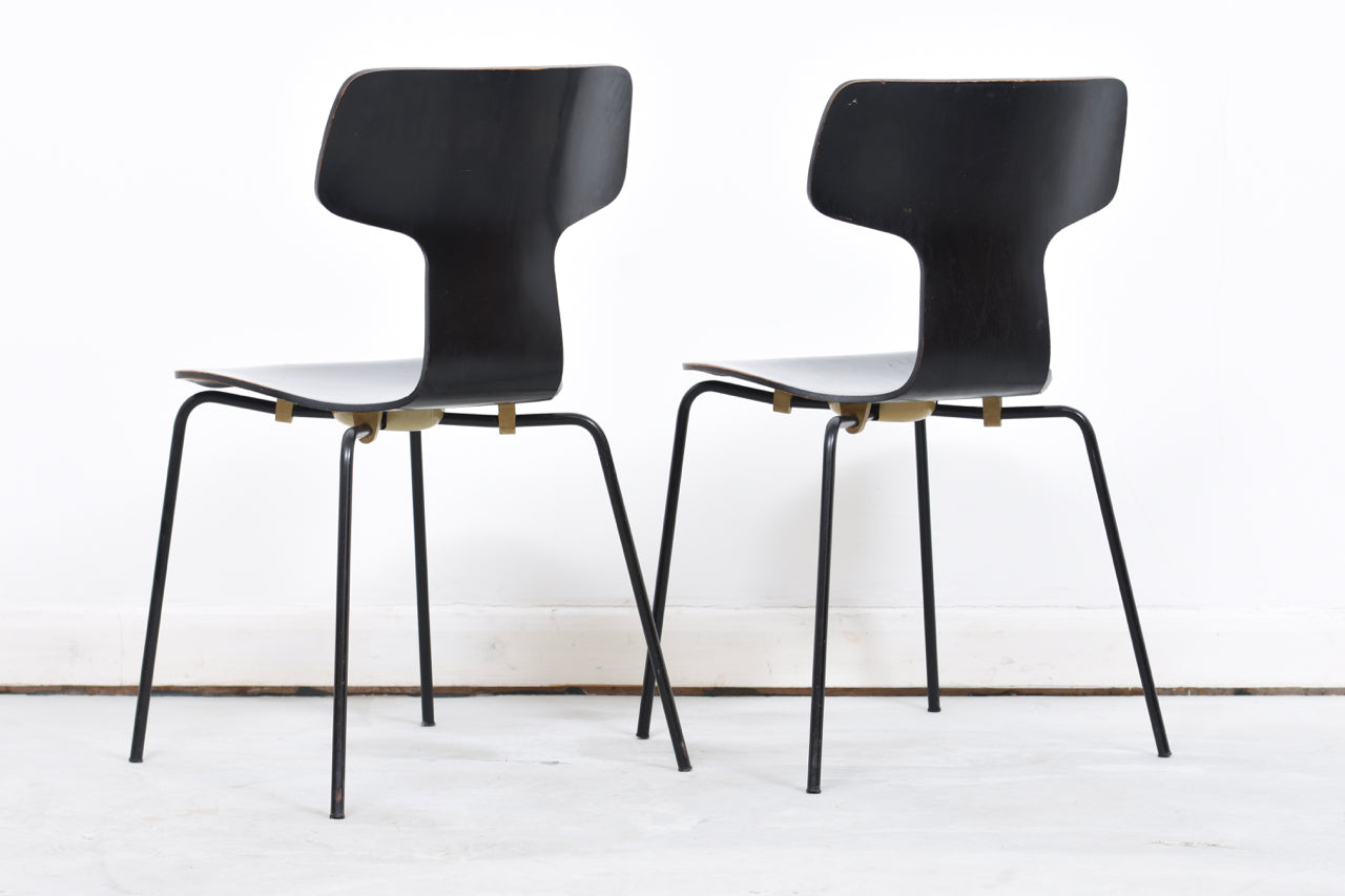 Set of four stacking chairs by Arne Jacobsen