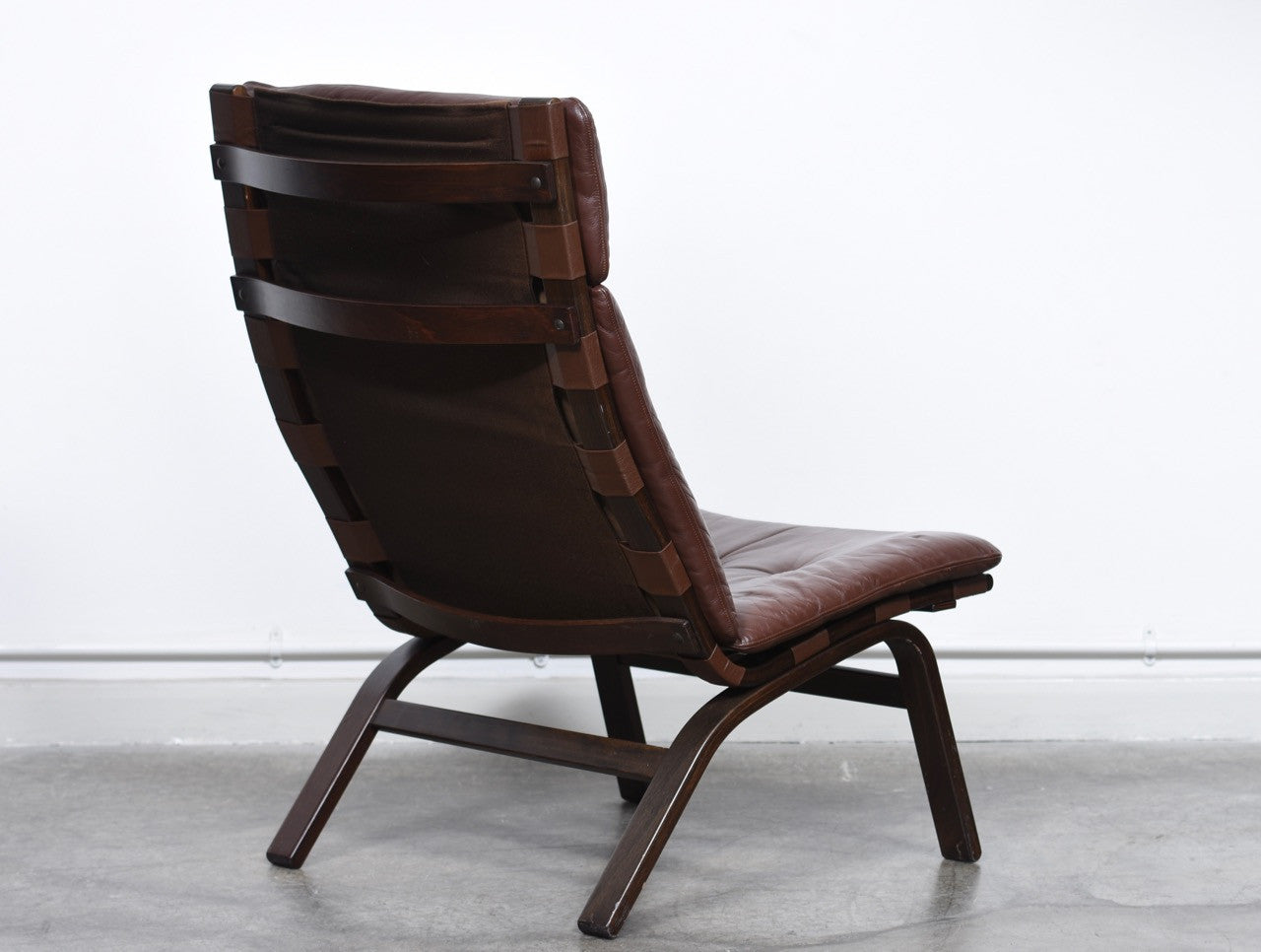 Leather lounger by Farstrup