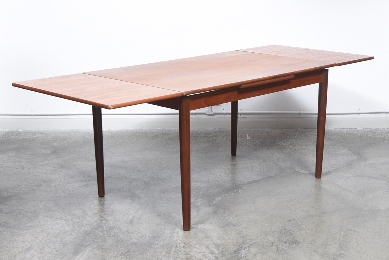 Extending dining table in teak no. 2