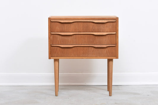Low chest of drawers in oak