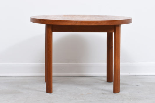 Round side table in teak