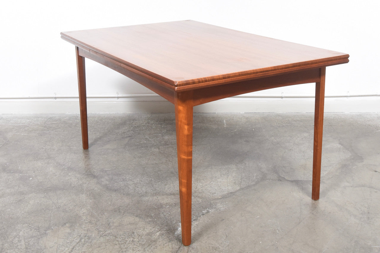 Extending rectangular dining table in teak