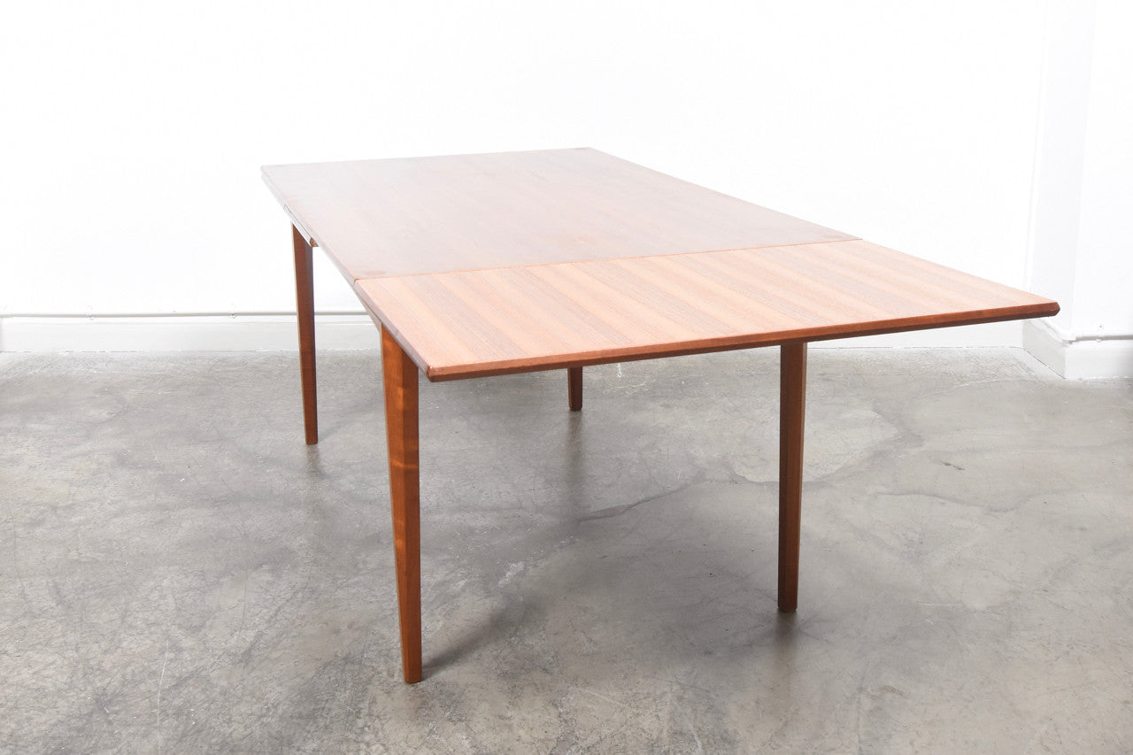 Extending rectangular dining table in teak