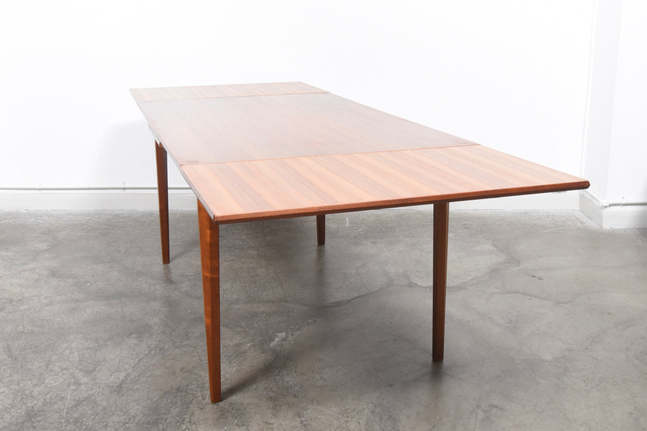 Extending rectangular dining table in teak