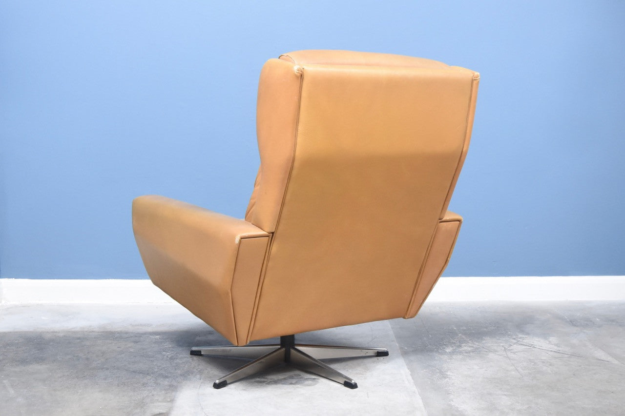 Tan leather lounge chair