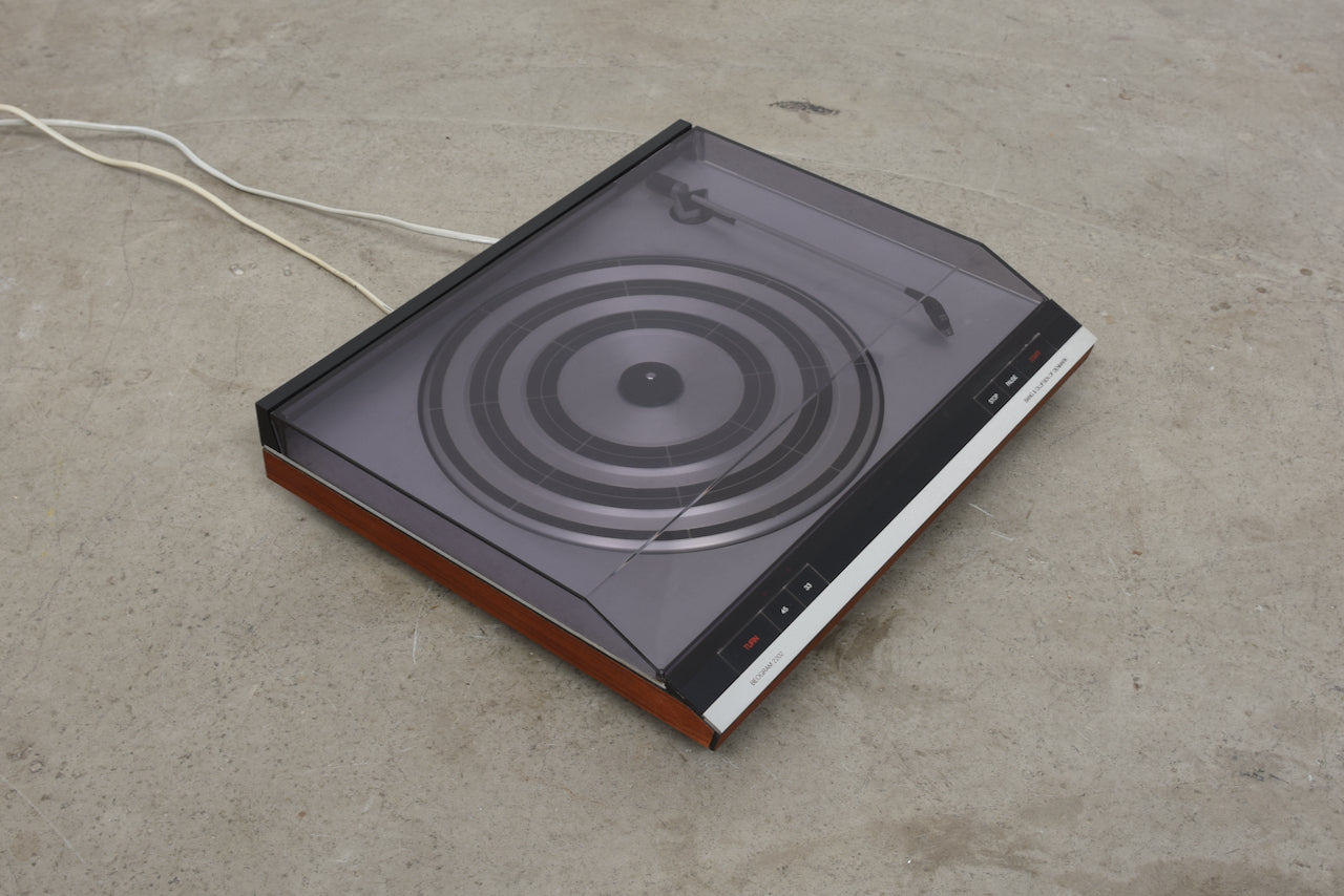 Beogram 2202 record player by Bang & Olufsen