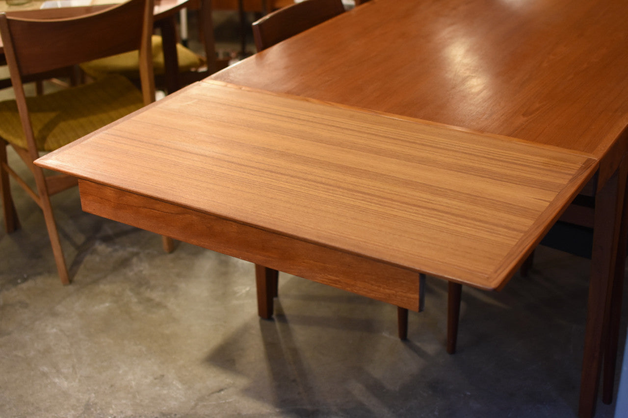 Just in: Extending teak dining table