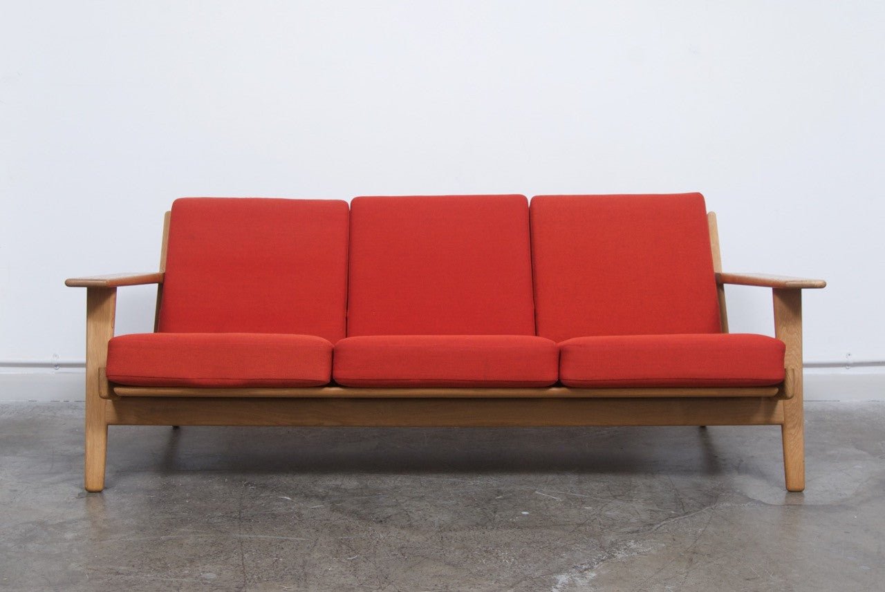 GE-290 three seat sofa by Hans Wegner