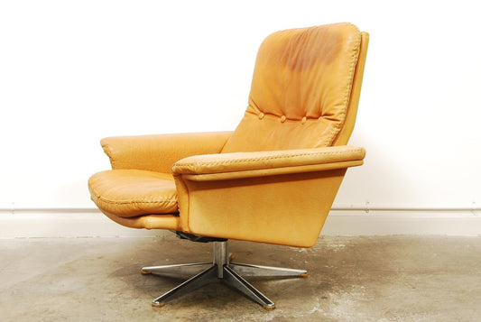 Tan leather lounger on swivel base