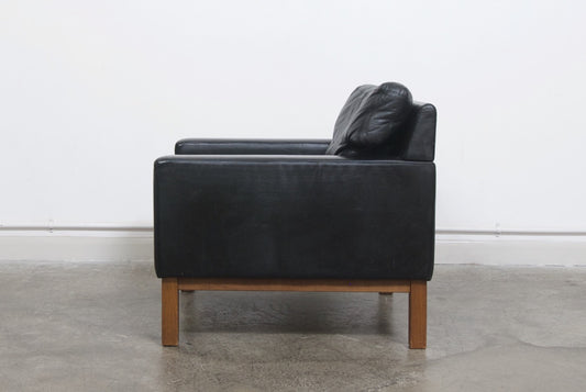 Leather lounger by Peem