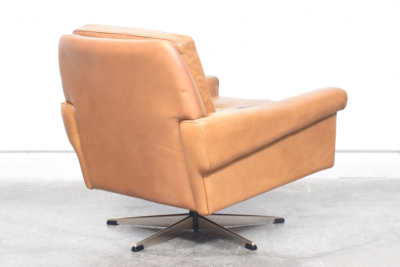 Skipper lounge chair on swivel base