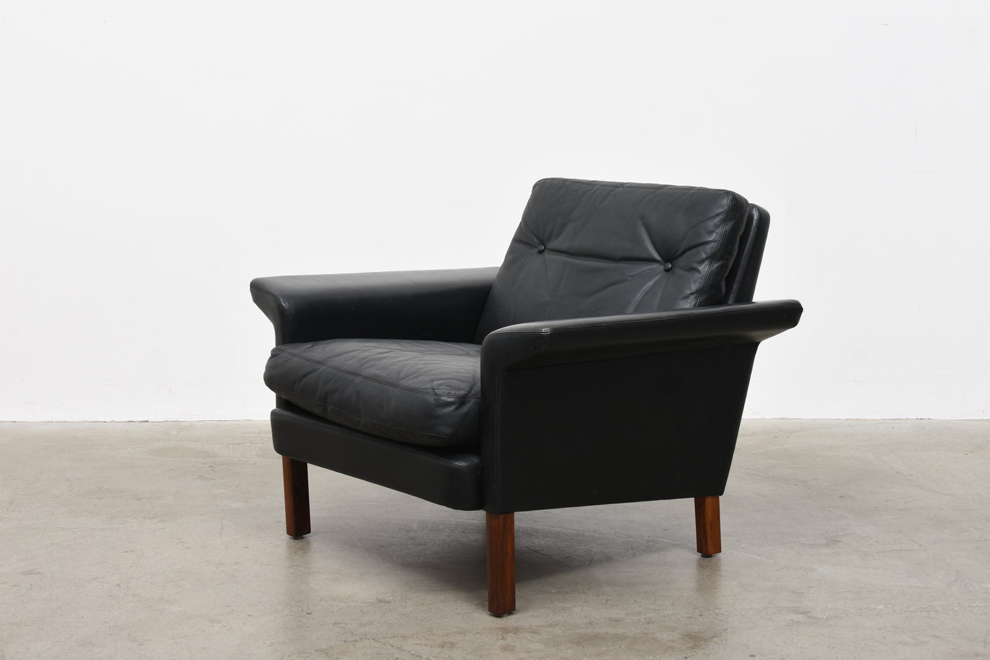 Low back leather lounger by Hans Olsen