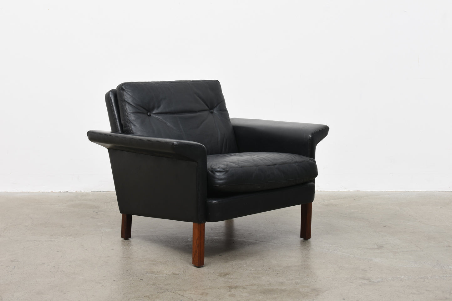 Low back leather lounger by Hans Olsen