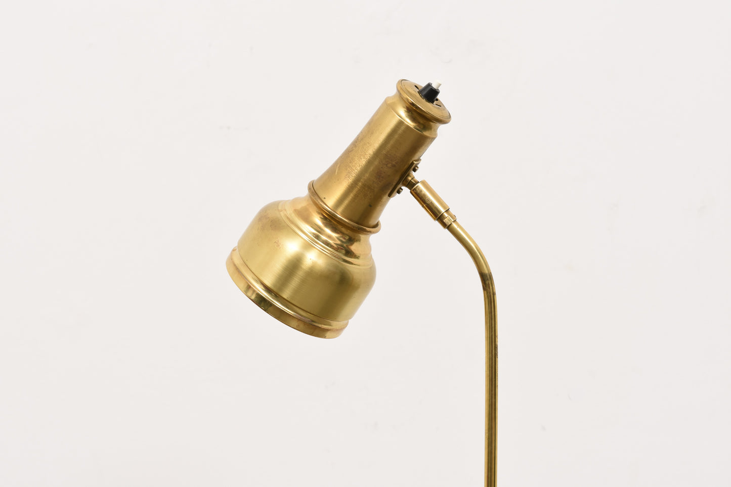 Height-adjustable brass floor lamp