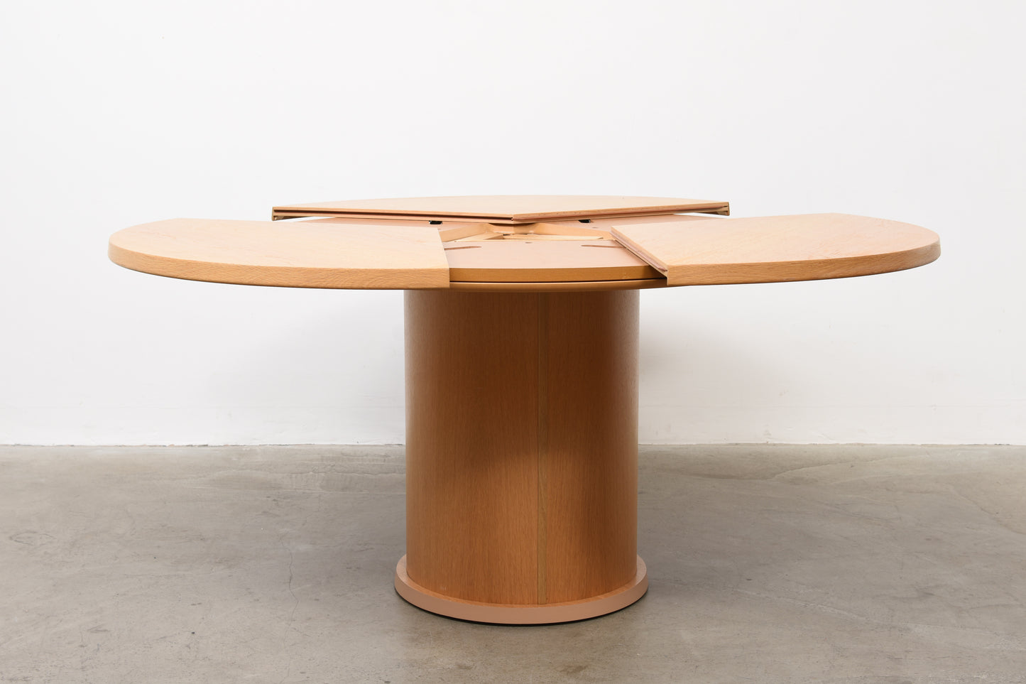 Model 33 dining table by Skovby Møbelfabrik
