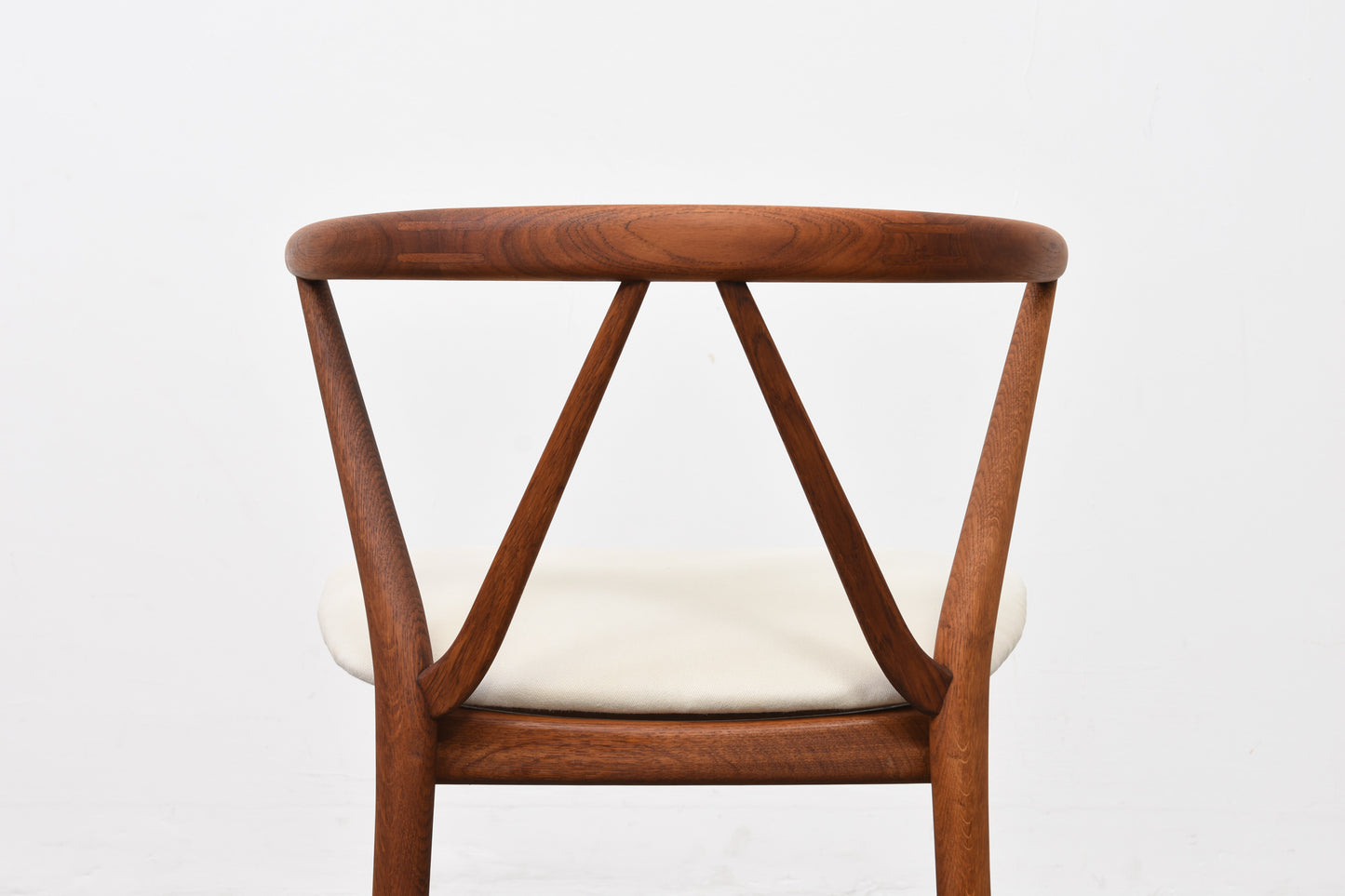 Model 225 chair by Henning Kjærnulf