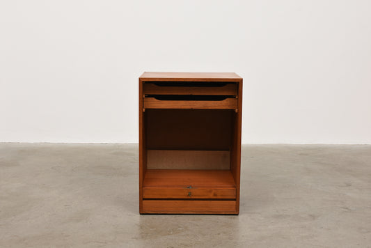 Short archive unit in teak