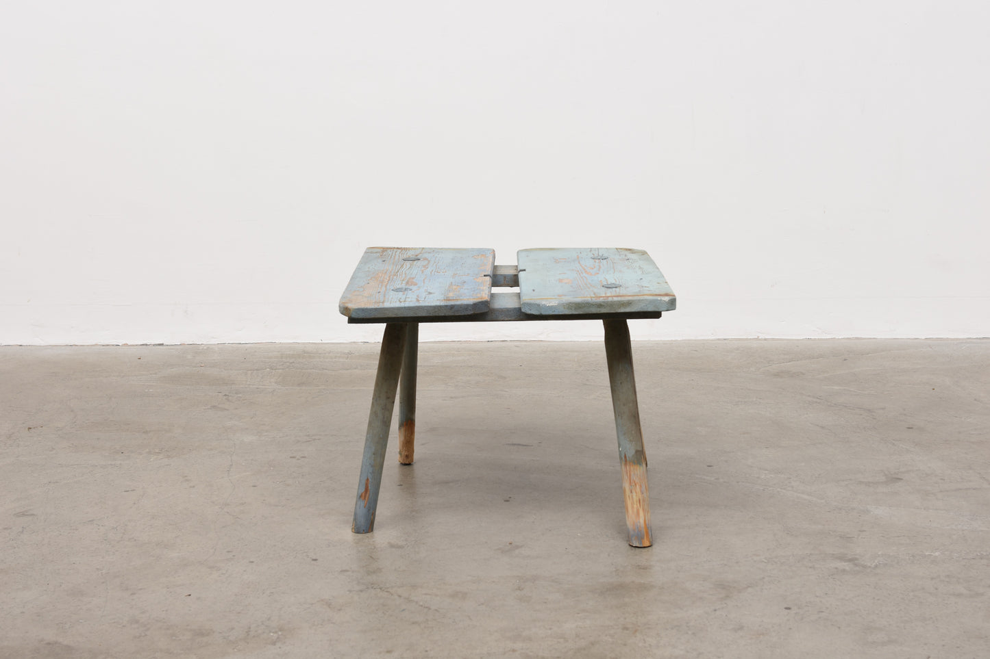 Primitive table/stool