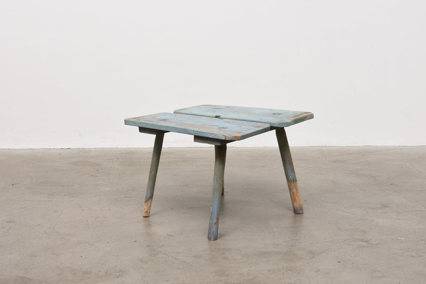 Primitive table/stool