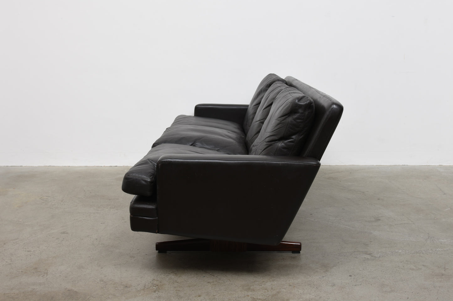 Model 807 sofa by Fredrik Kayser
