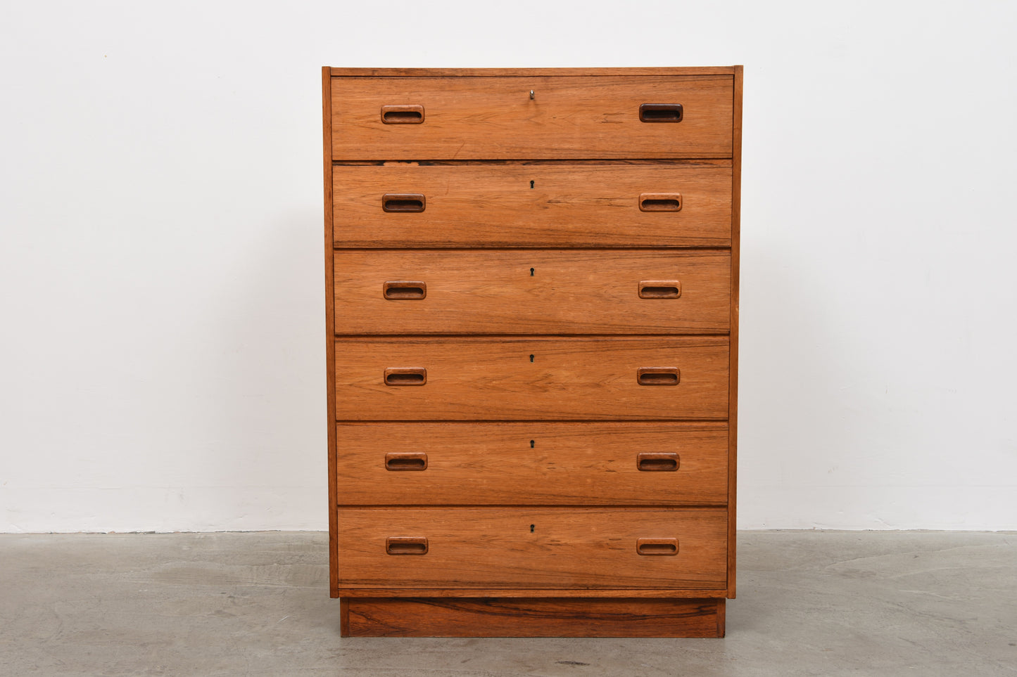 1970s rosewood chest of drawers