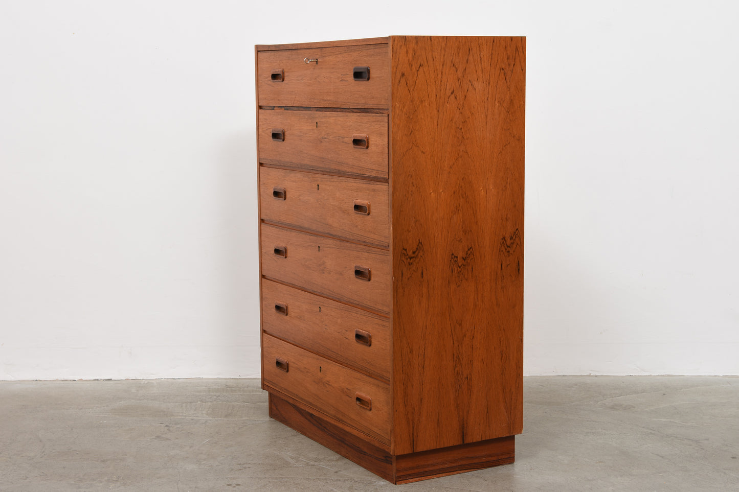 1970s rosewood chest of drawers