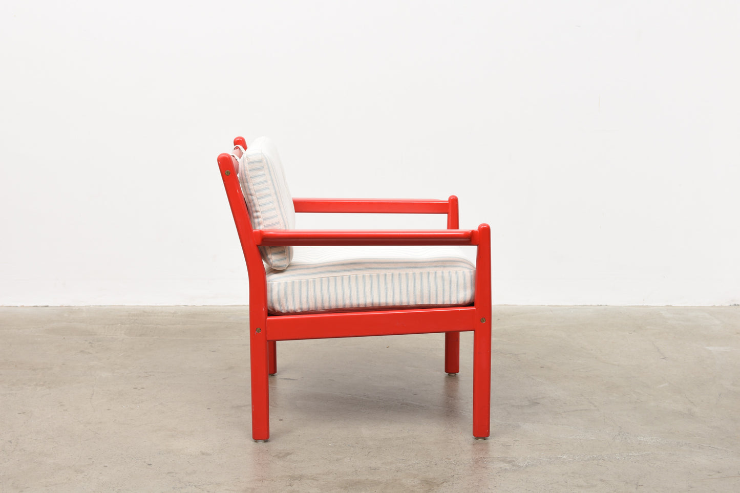 'London' lounger + foot stool by Karin Möbring