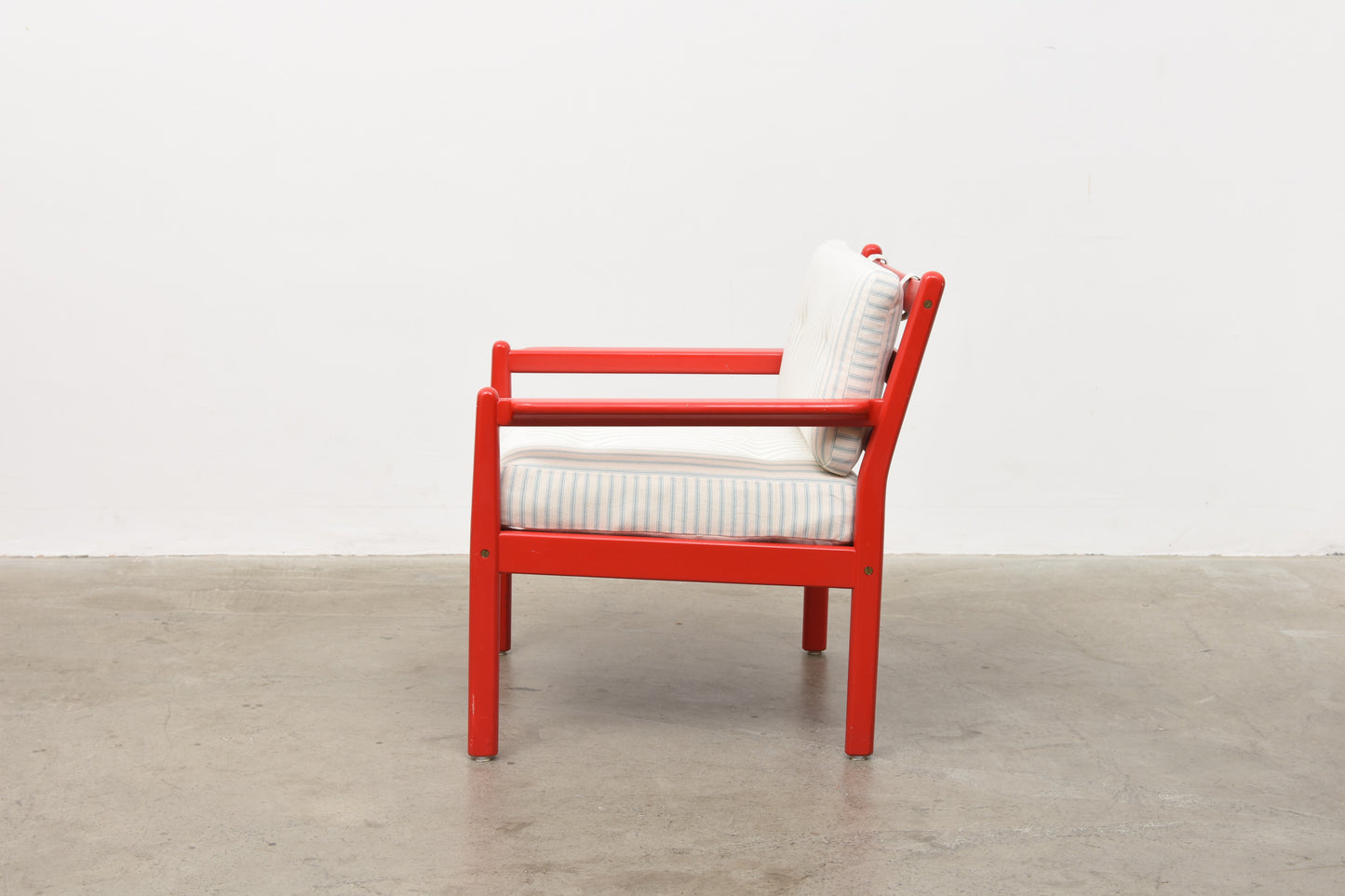 'London' lounger + foot stool by Karin Möbring