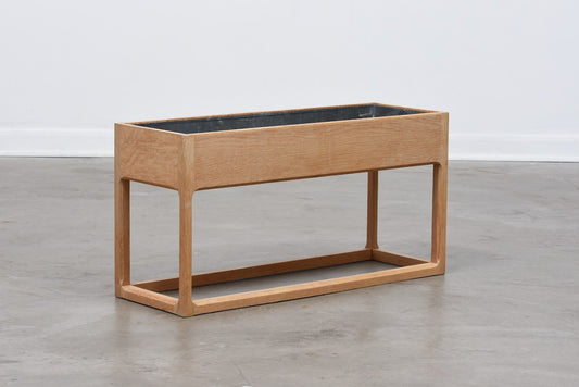 Oak planter by Aksel Kjærsgård