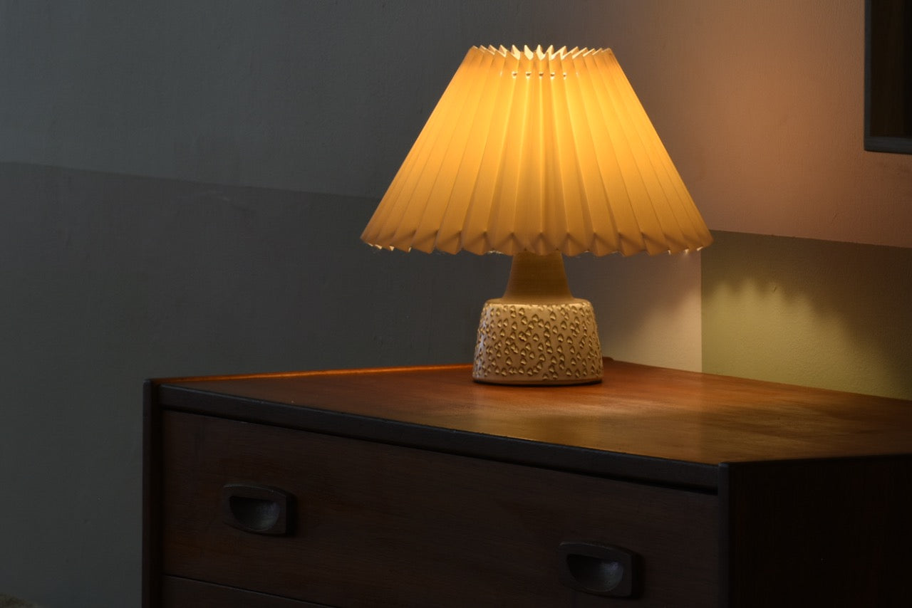 1950s ceramic table lamp with shade