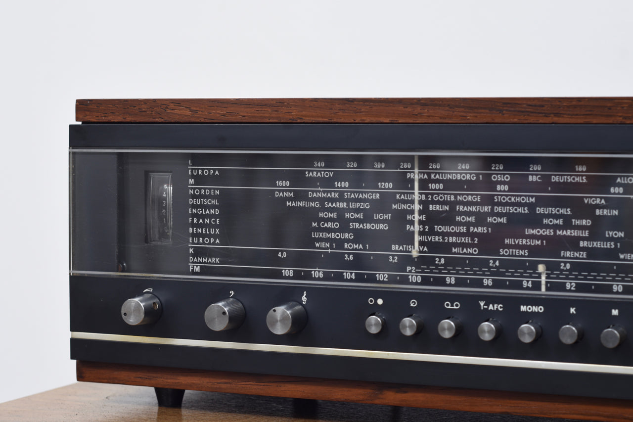 Vintage Bang & Olufsen hi-fi system