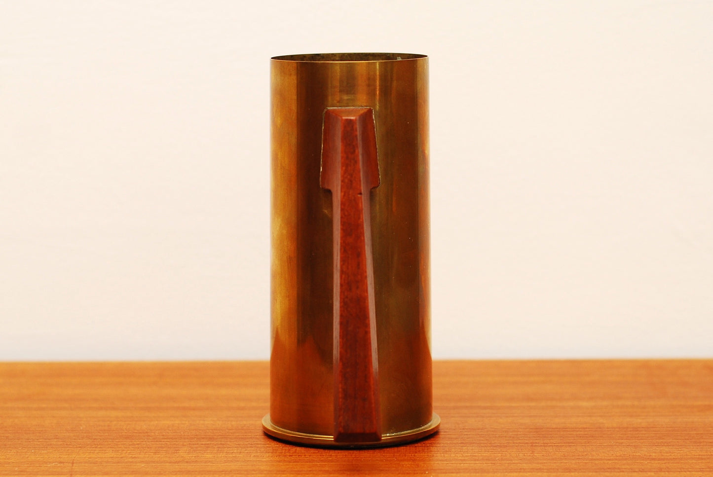 Copper mug with teak handle