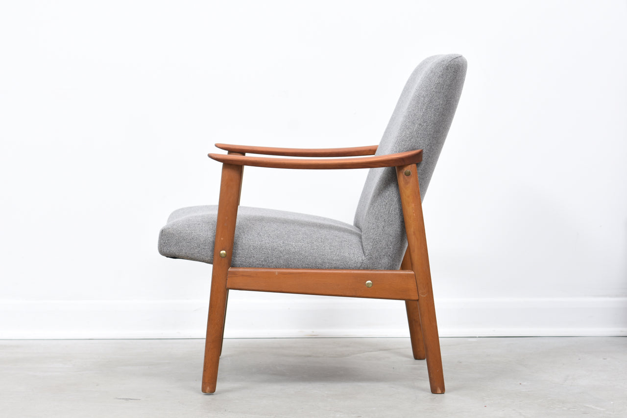 Norwegian lounger with teak arms